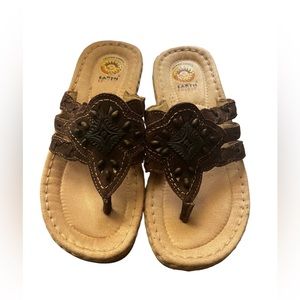 Earth Spirit Gelron 2000 Womens Brown Suede
Flip Flops Sandals